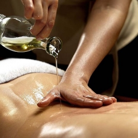 Combo 2: Thai Aromatherapy Massage + Hair Wash & Conditioning